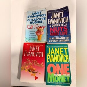 Janet Evanovich Book Lot 4: One for the Money Hard Eight Plum Lovin Full Scoop